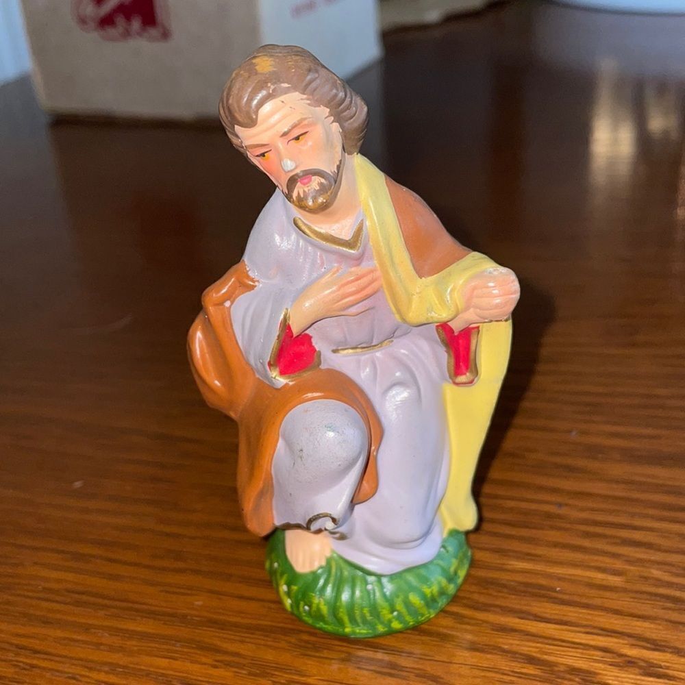 Vtg chalkware shepherd from a nativity scene‎
